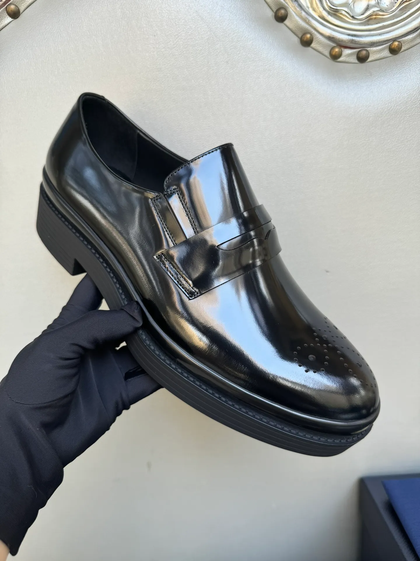 Men's shoes 💰860 Popular recommendations ✨PRADA Prada's top purchasing quality Imported color-brushed open edge beads on the uppers Carved toe design Cowhide lining Private molded TPU outsole Non-slip, wear-resistant and elastic Fashionable and versatile Black 39-44 in stock (38, 45 customized for replacement, return and exchange)